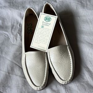 SAS White Pearl Leather Loafer Size 8 NARROW